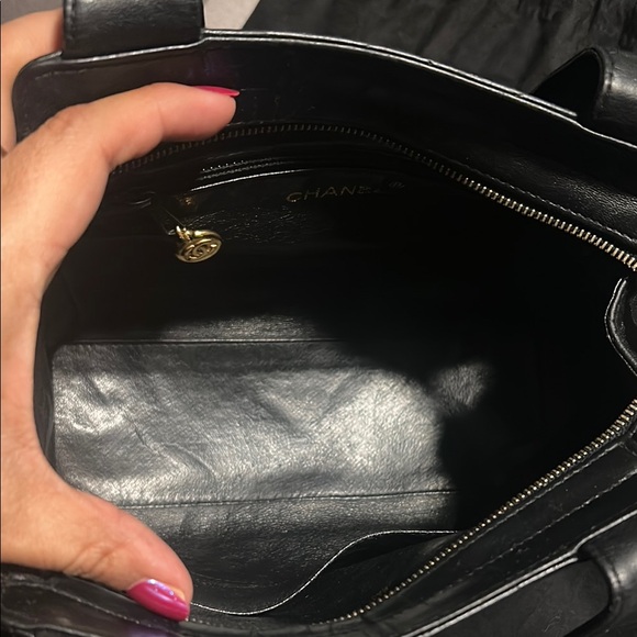 CHANEL Matelasse Black Leather 24K hardware - Picture 11 of 17